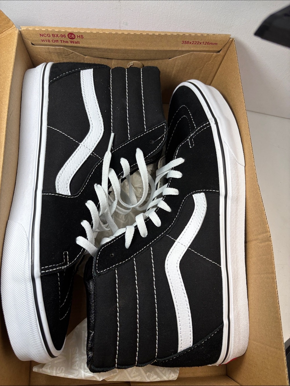 Vans Black & White Sk8-Hi Men's High-Top Sneakers